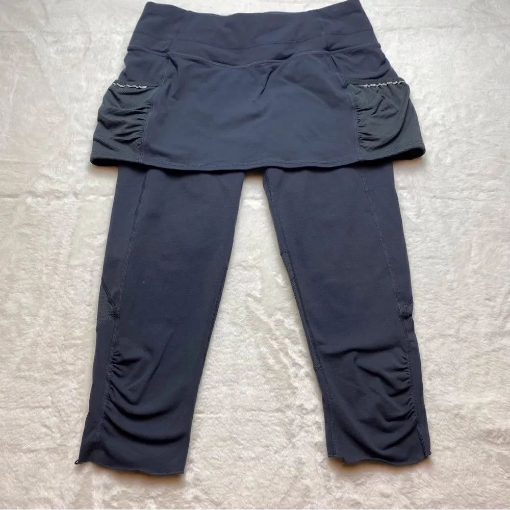 Athleta Gray Acceleration 2 in 1 Skirted Capri Leggings Size Small